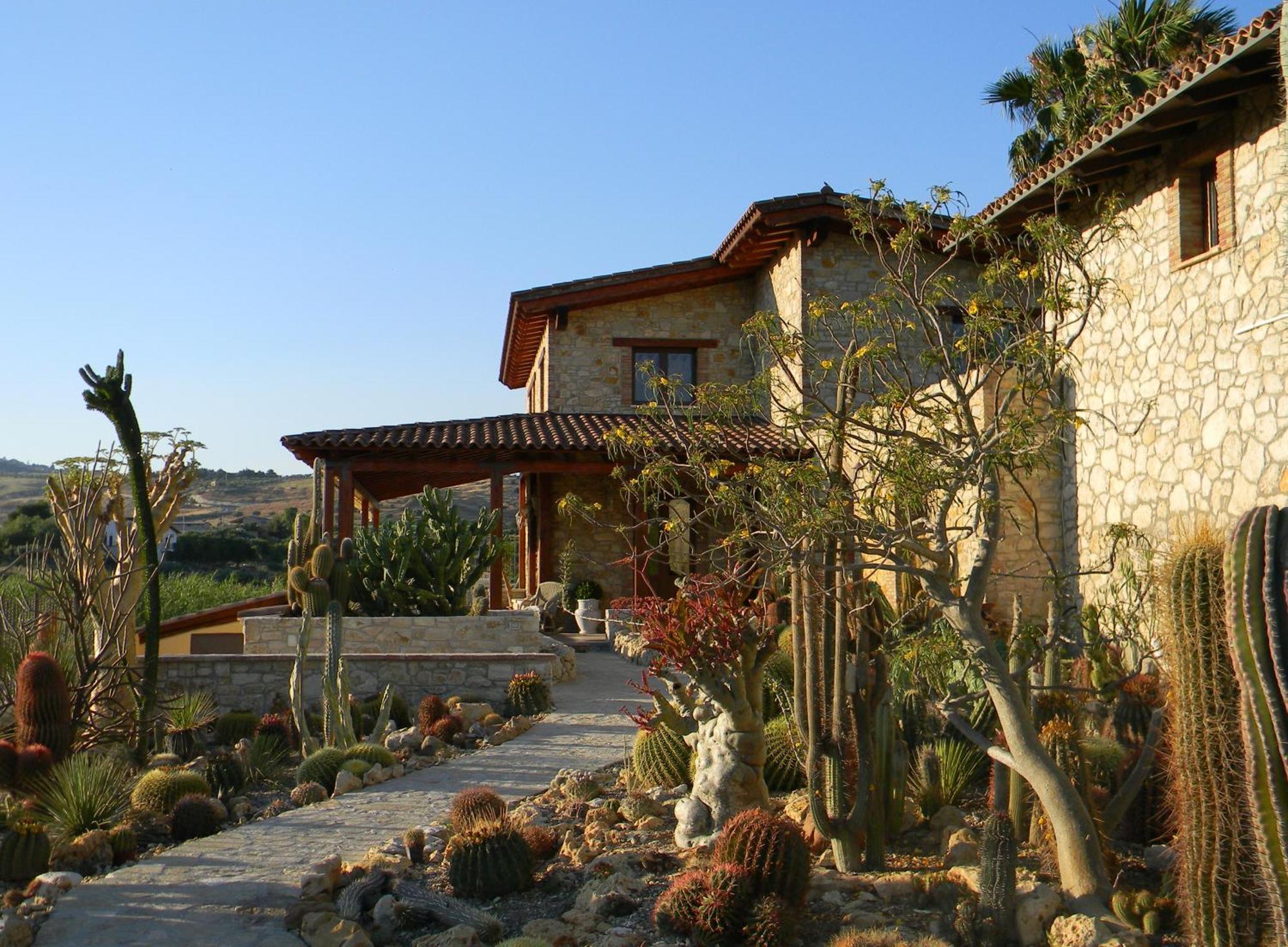 Relais Garden Cactus B&B ฟาวารา ภายนอก รูปภาพ