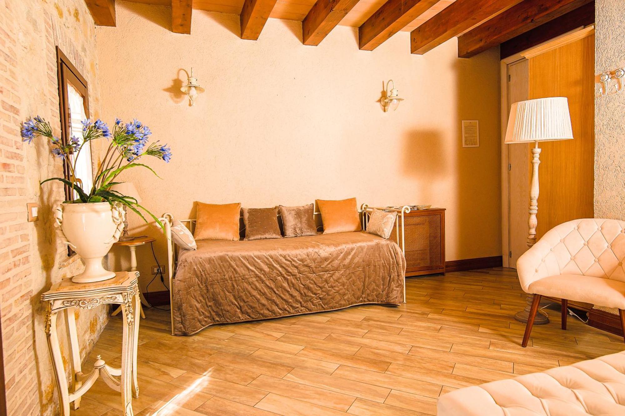 Relais Garden Cactus B&B ฟาวารา ภายนอก รูปภาพ