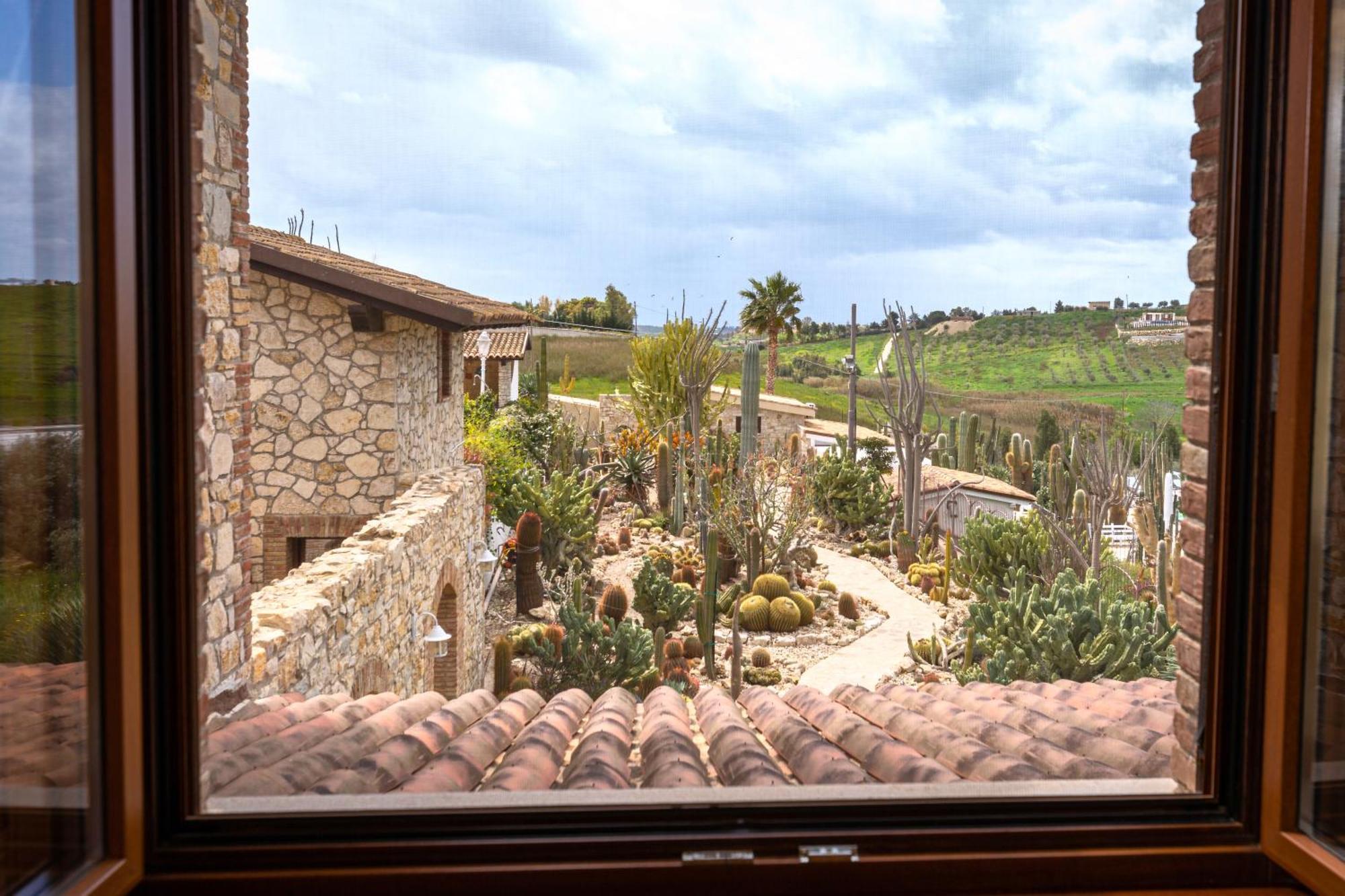Relais Garden Cactus B&B ฟาวารา ภายนอก รูปภาพ
